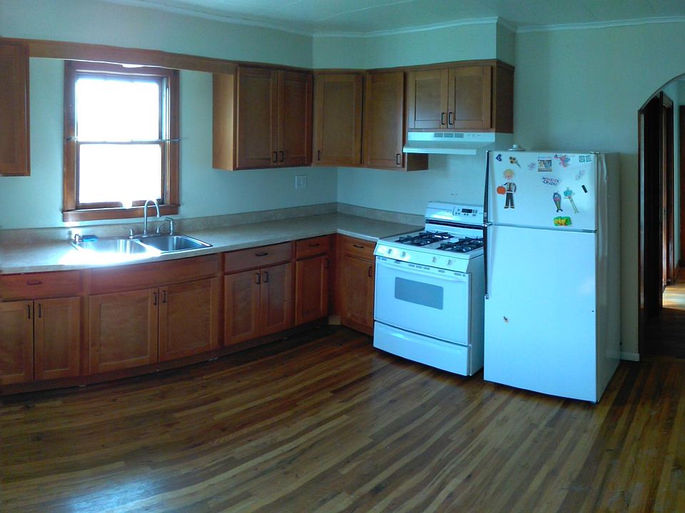 2nd image of 108 Court St