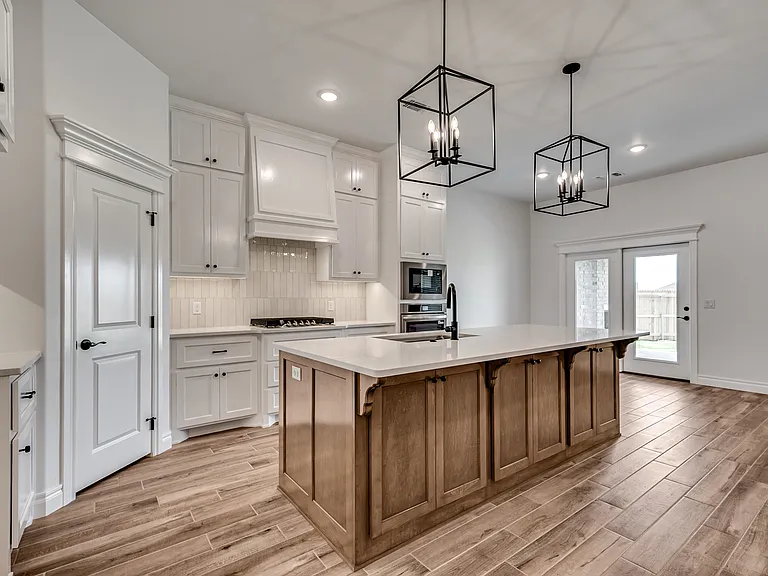 3233 Alameda St — Photo 2