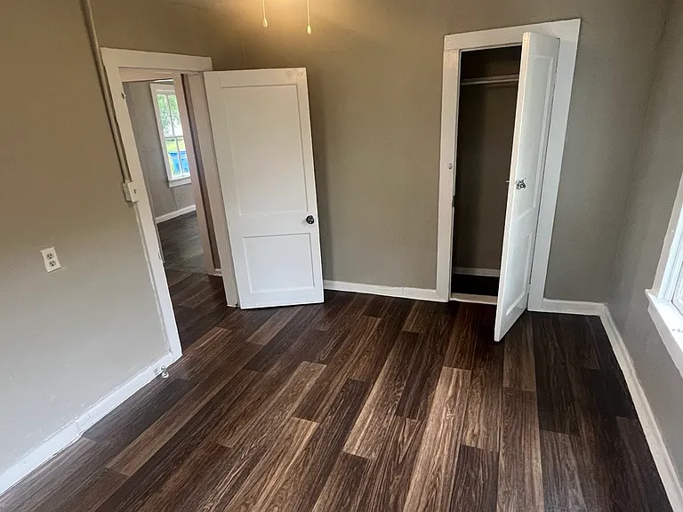 302 W Shelby St — Photo 3