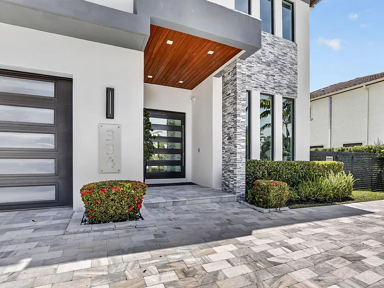334 Isle Of Capri Dr — Photo 4