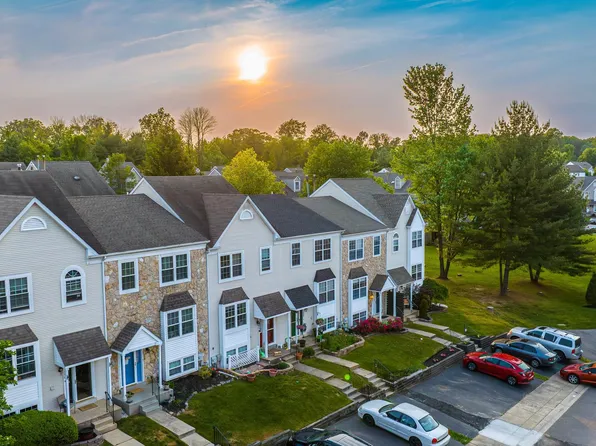 154 Marie Cir, Aston, PA 19014