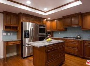 9721 Moorgate Rd, Beverly Hills, CA 90210