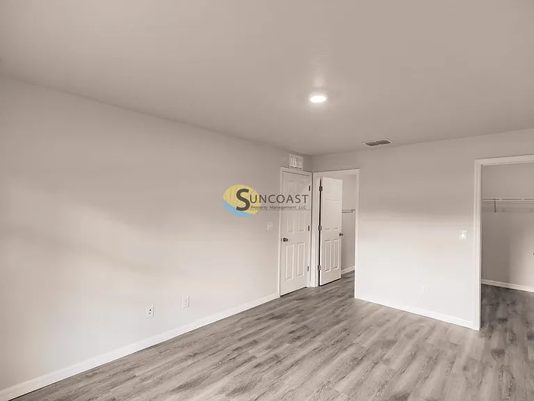 378 Urbana St — Photo 8
