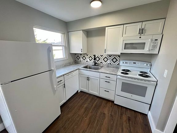 2nd image of 836 Collins Ave #7