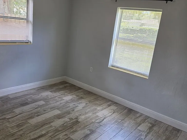 2205 S Park Ave — Photo 22