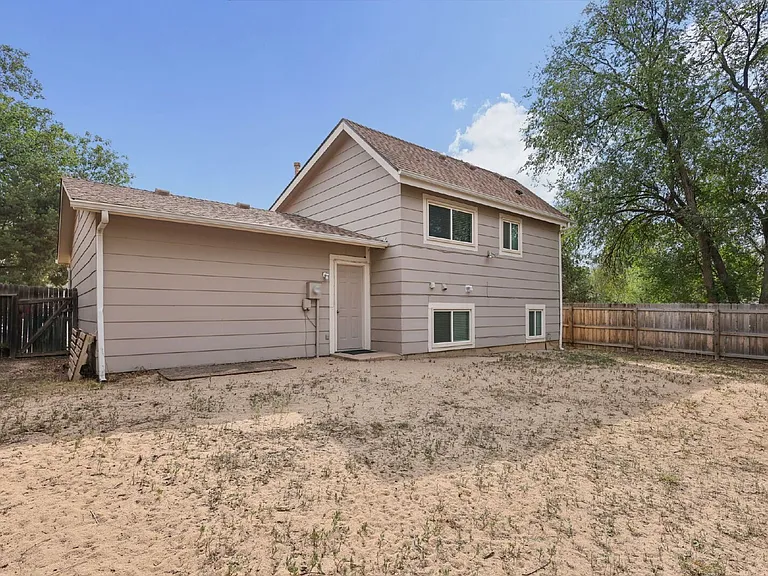 2390 Middleton Ct — Photo 25