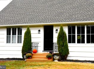 28 Delaware Ave, Ewing, NJ 08628