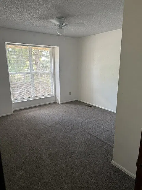 3 bed, 2.0 bath, 1379 sqft, $2,400 — Photo 4