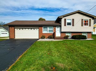 102 Main St, Monroe Center, IL 61052