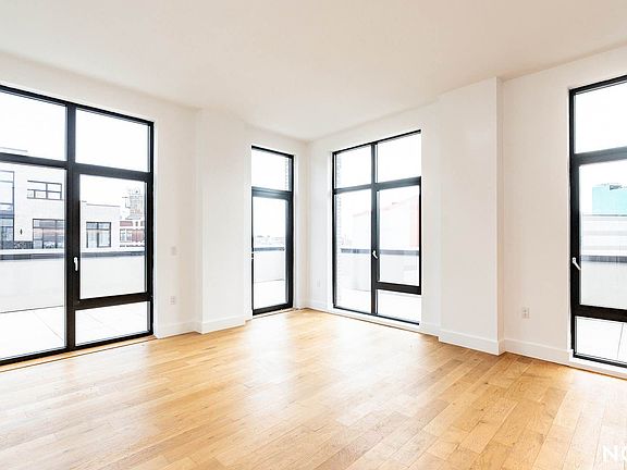 4th image of 38-38 32nd St #930