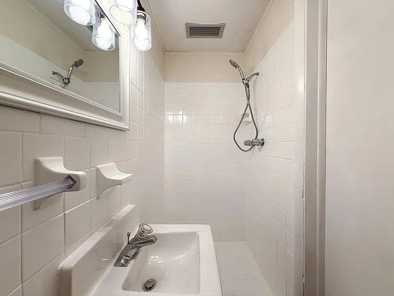 Brompton Dr — Photo 10