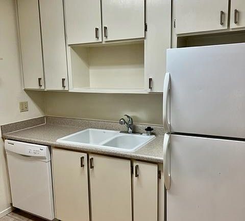 4th image of 3008 D St #14