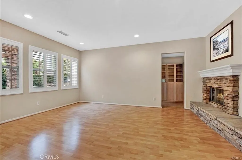 4 bed, 2281 sqft, $6,000 — Photo 4