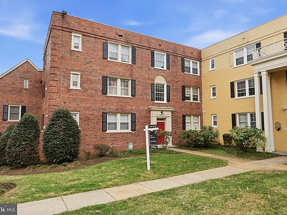 2nd image of 3909 Pennsylvania Ave SE APT 302