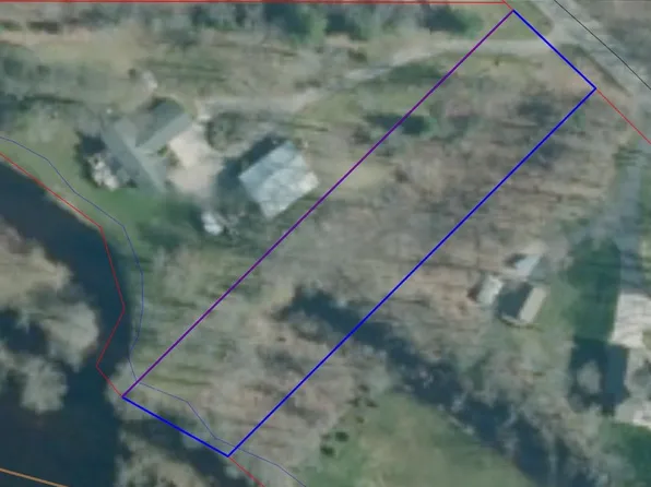 River Dr, Menominee, MI 49858