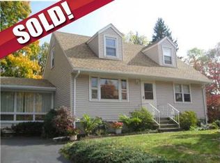 7 Cardinal Ln, Monsey, NY 10952