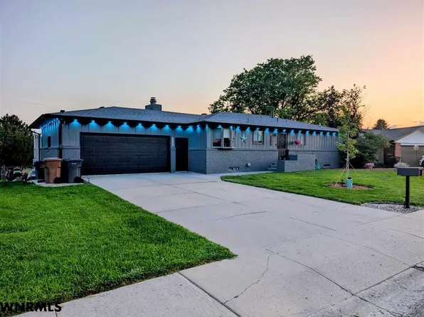 3626 Skyline Dr, Scottsbluff, NE 69361