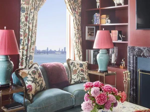 435 East 52nd Street image 11 of 21