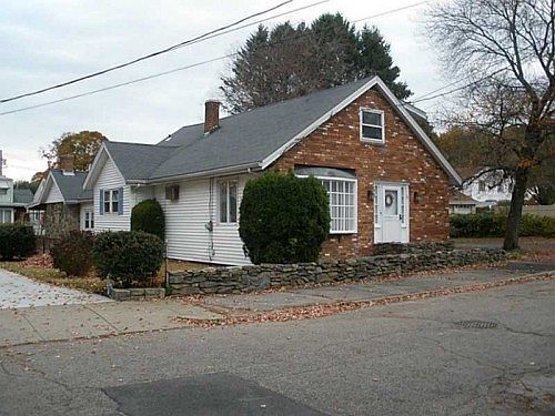 3rd image of 34 Hutchinson Ave