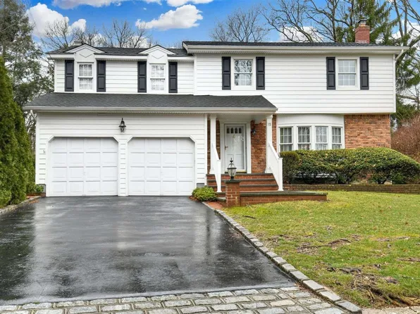 15 Martha Court, Centerport, NY 11721