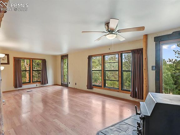 5th image of 410 Rangeview Rd