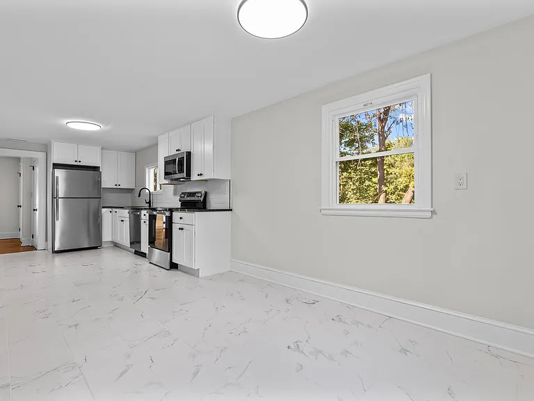 110 Sherman Ave #B — Photo 6