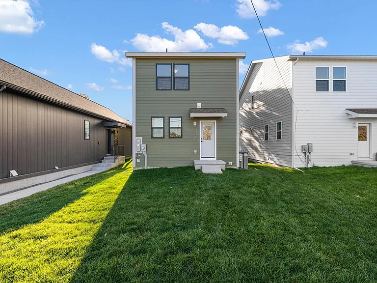 1742 Fischer St — Photo 29