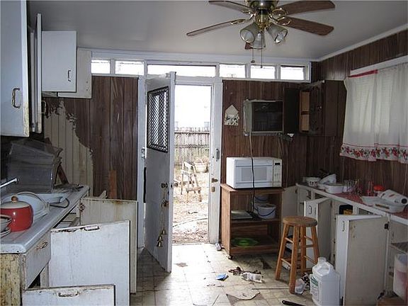 5th image of 1124 Spain St