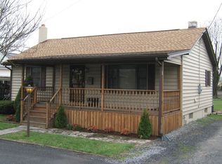 132 S Funk St, Strasburg, VA 22657