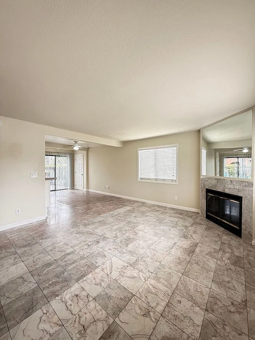3861 Howard — Photo 3