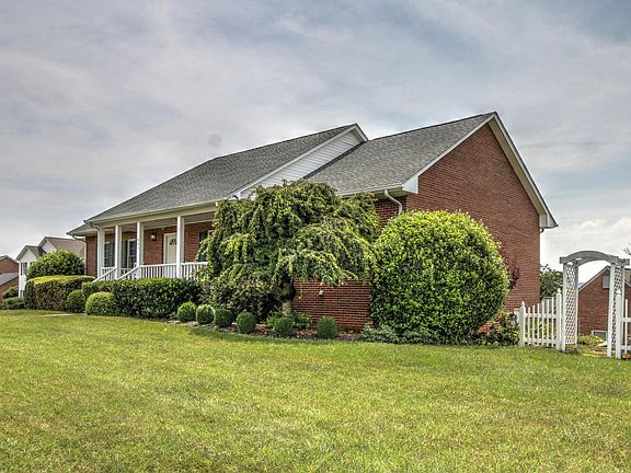 5th image of 401 Corllens Ln