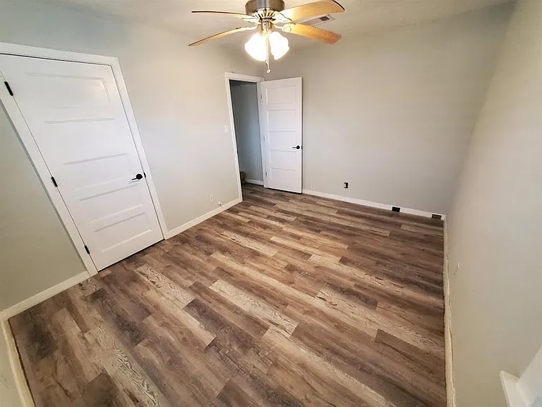 4511 Avenue R 1/2 — Photo 12