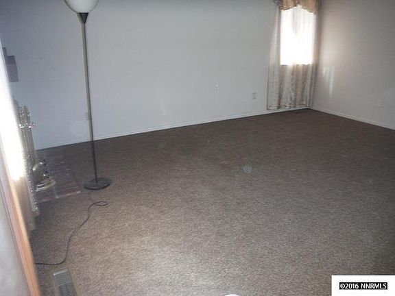 4th image of 864 E York Way