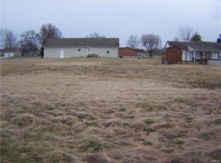 612 Kate Ct, Saint Libory, IL 62282