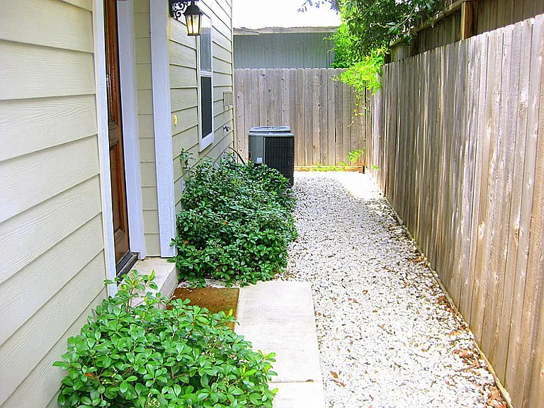 5734 Kansas St — Photo 3