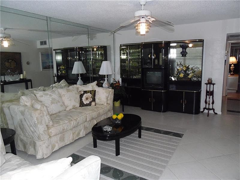 1st image of 455 Keswick Cres #C