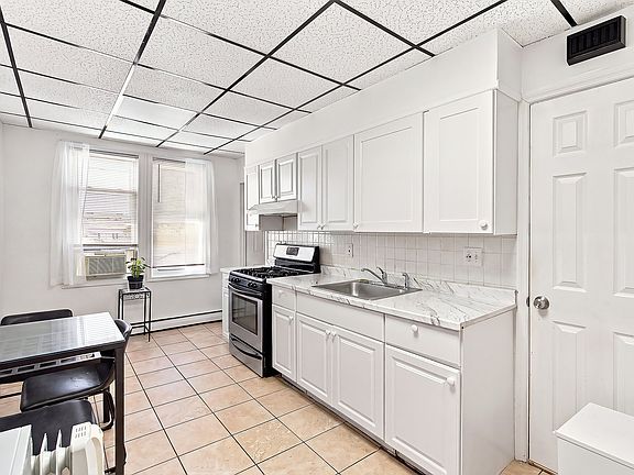 5th image of 102 Exton Ave #2