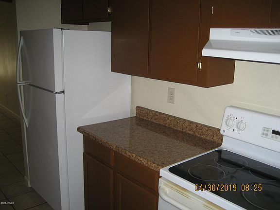 3rd image of 627 E Knoll St APT 4