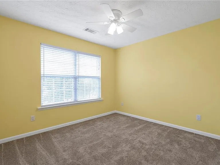 709 Roxholly Ln — Photo 23