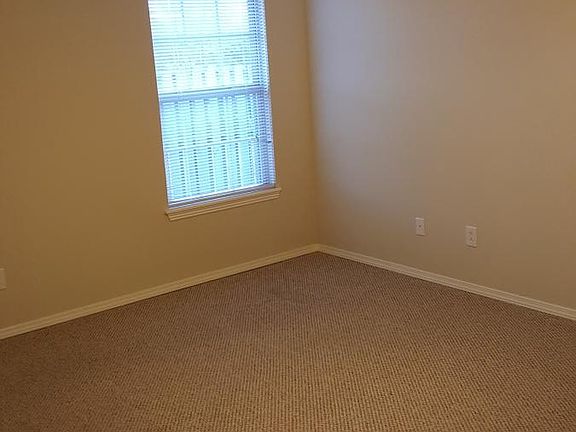 5th image of 1102 Hickory Ave #A