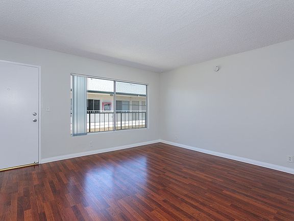 4th image of 11520 Menlo Ave APT 22