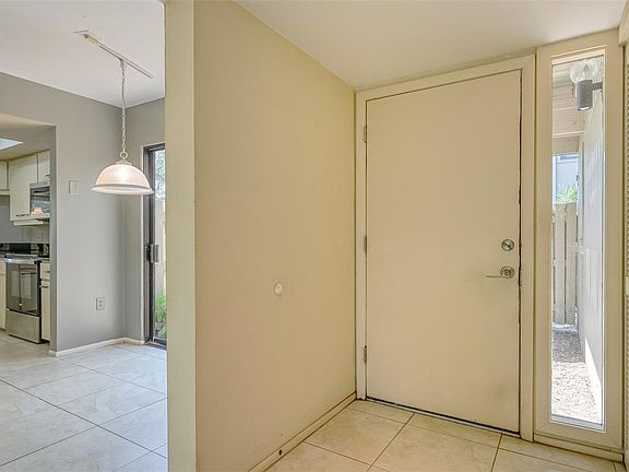4th image of 119 Woodland Pl