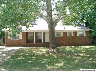 211 Larkwood Dr SW, Decatur, AL 35601