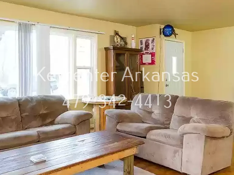 1144 N Vista Pl — Photo 5