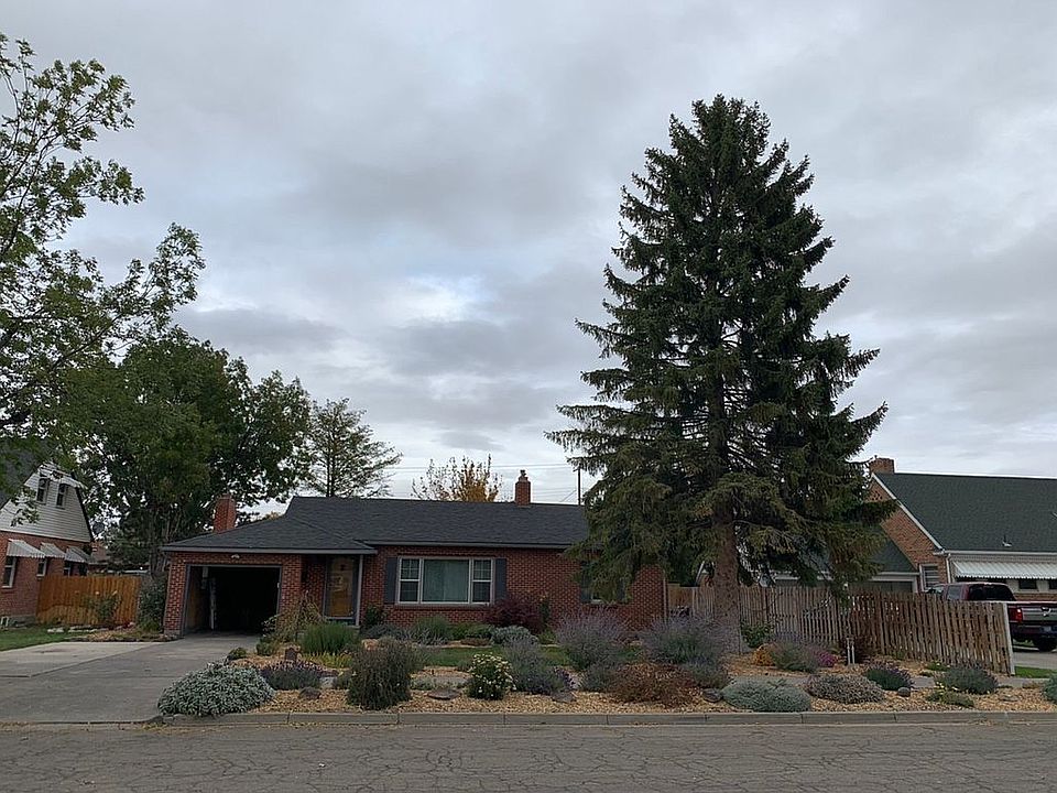 1st image of 1541 11th Ave E