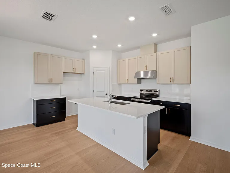 4374 Masthead Ave — Photo 9
