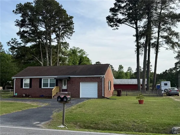 237 Hickory Rd E, Chesapeake, VA 23322