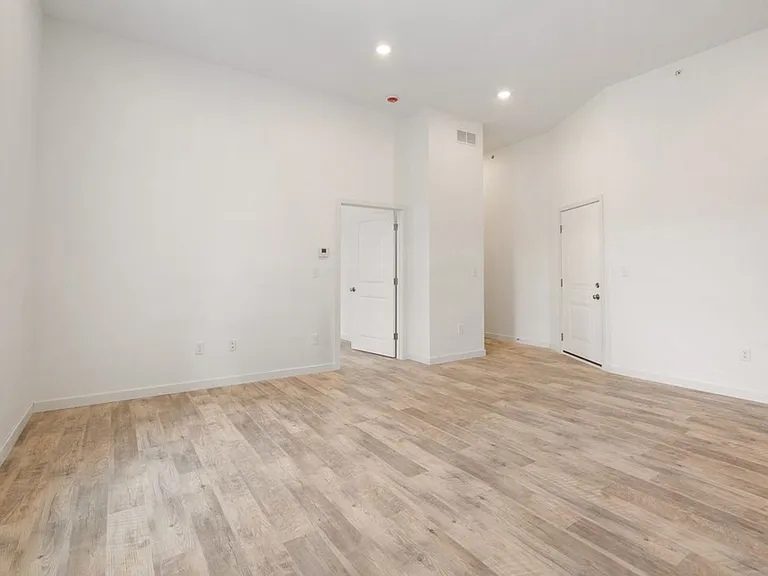 Reinbeck Apartments — Photo 15