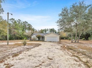 819 Woodlawn Rd, Freeport, FL 32439