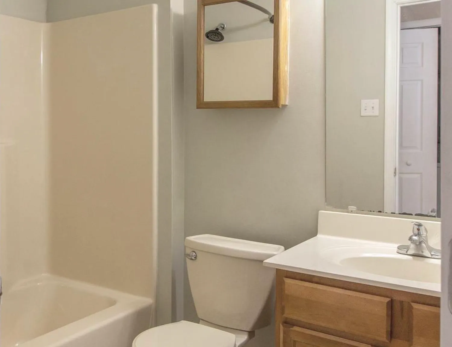 2 bed, 1136 sqft, $1,900 — Photo 2